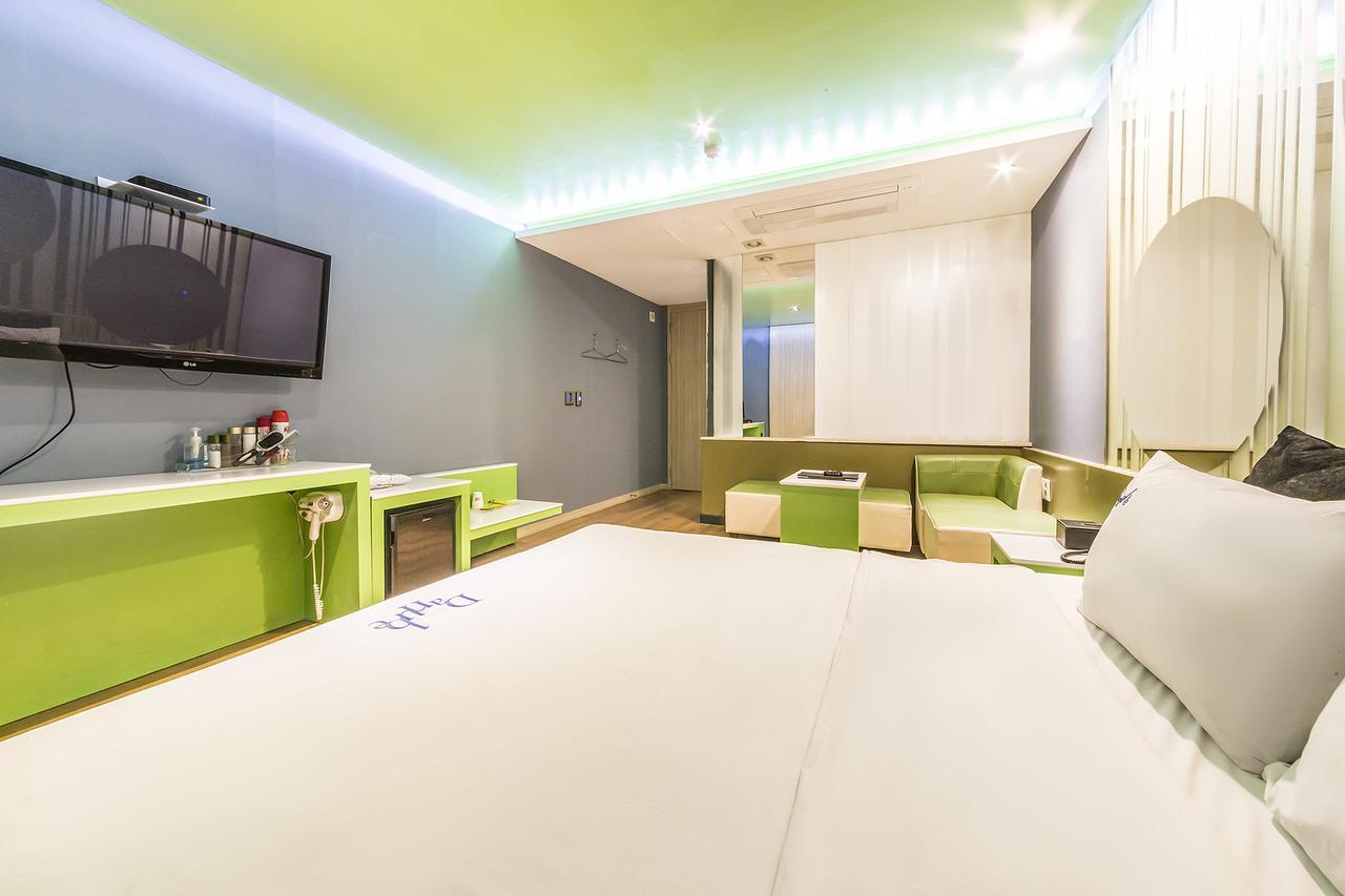 Danube Hotel 水原市 外观 照片