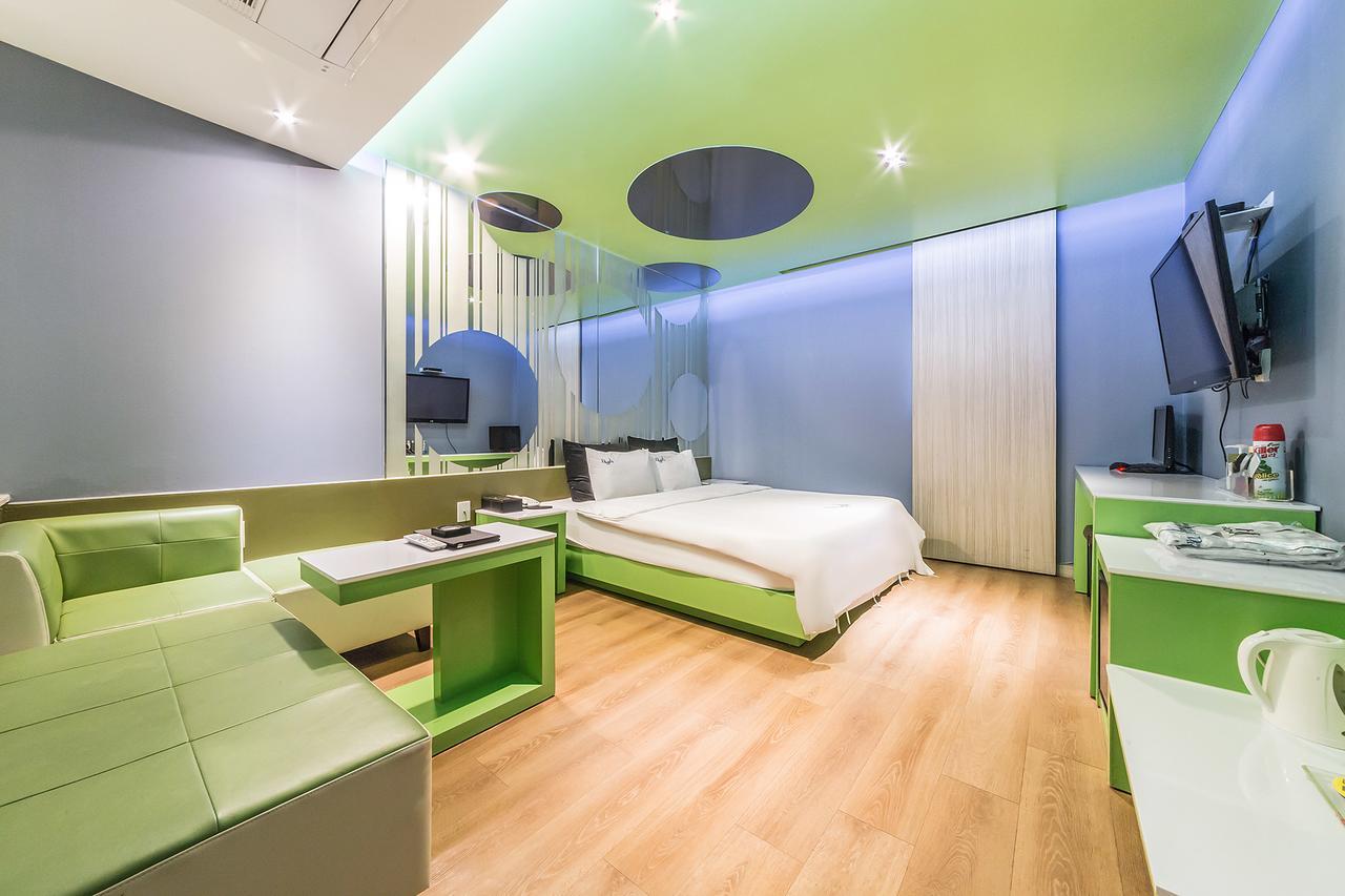 Danube Hotel 水原市 外观 照片